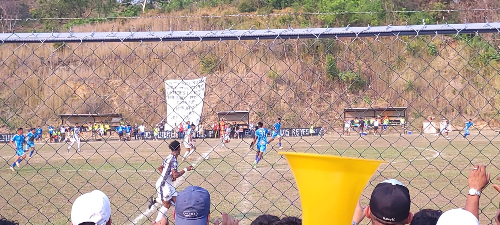 El Carbonal F.C. and F.C. Roatan Juventus futbol game