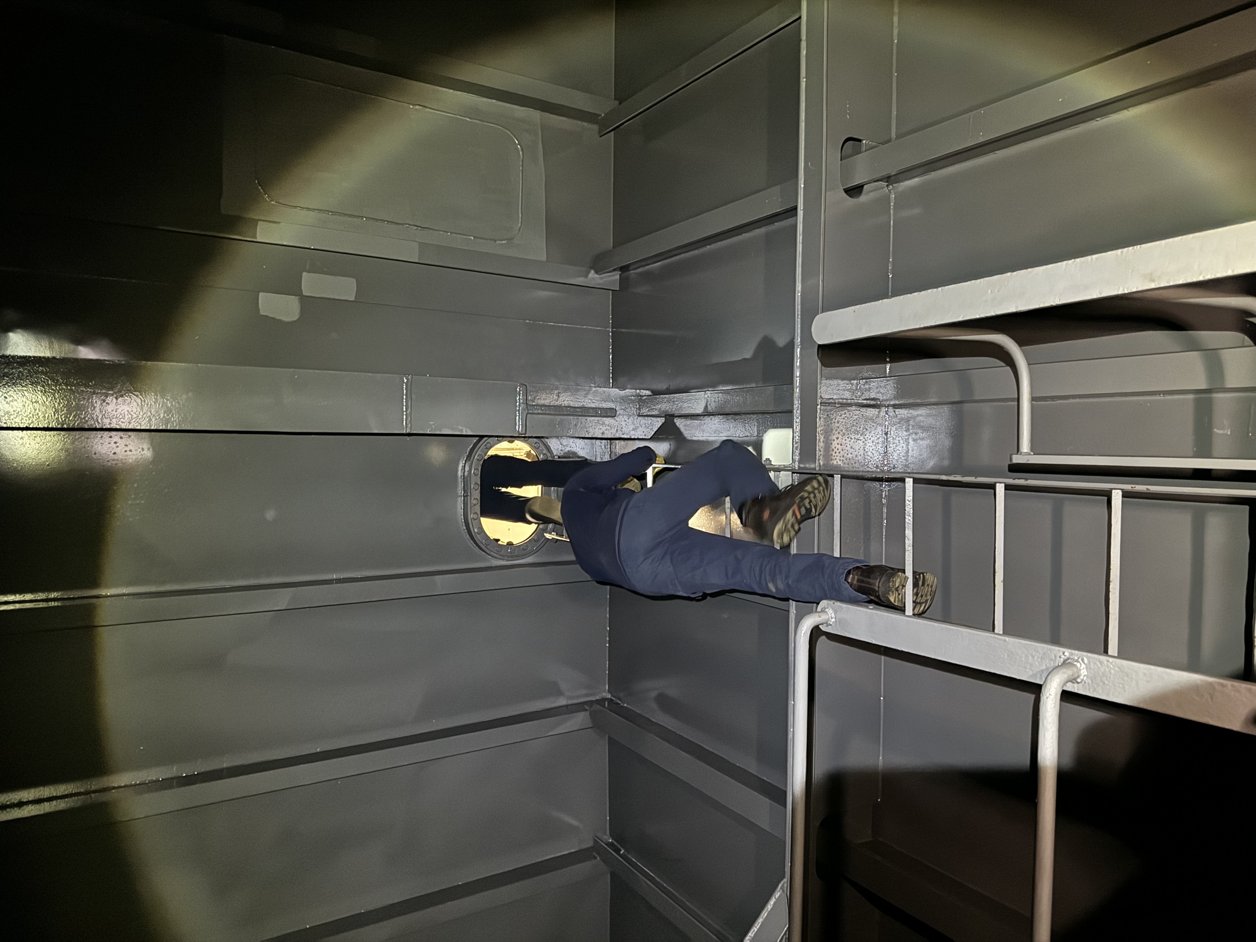 Ballast tank